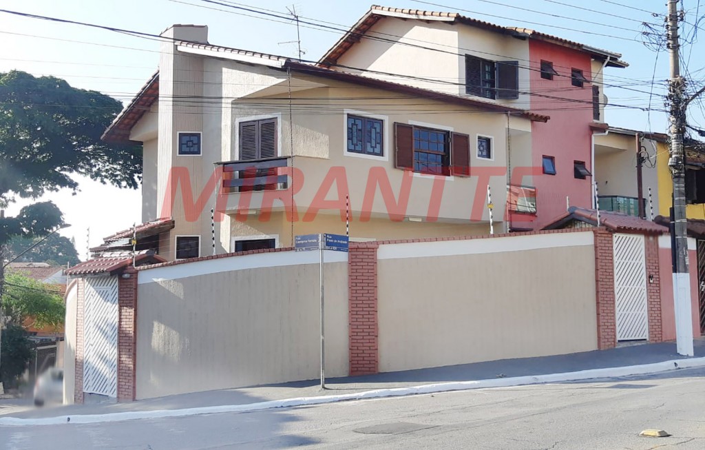Sobrado de 164m² com 4 quartos em Vila Galvão