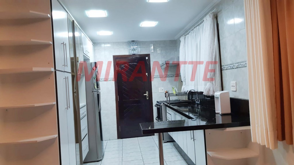 Sobrado de 164m² com 4 quartos em Vila Galvão