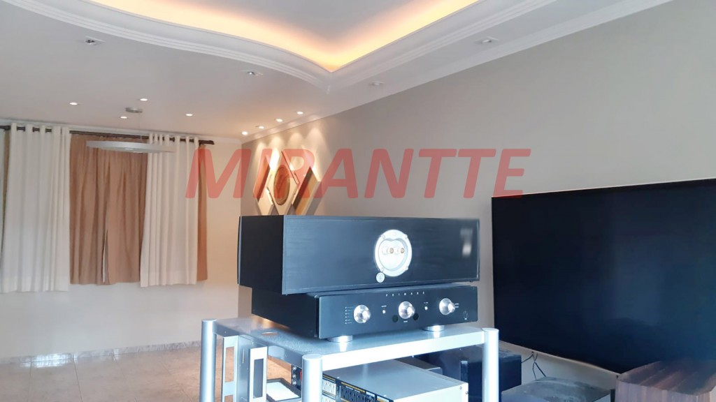 Sobrado de 164m² com 4 quartos em Vila Galvão