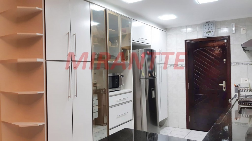 Sobrado de 164m² com 4 quartos em Vila Galvão