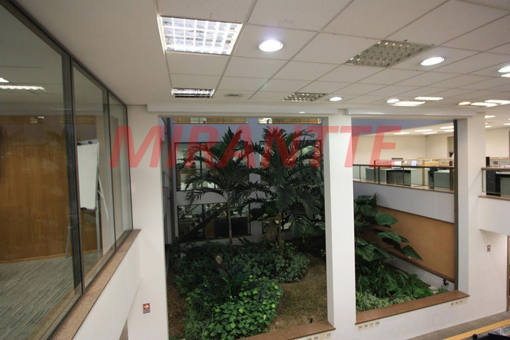 Comercial de 2301m² em Vila Hamburguesa