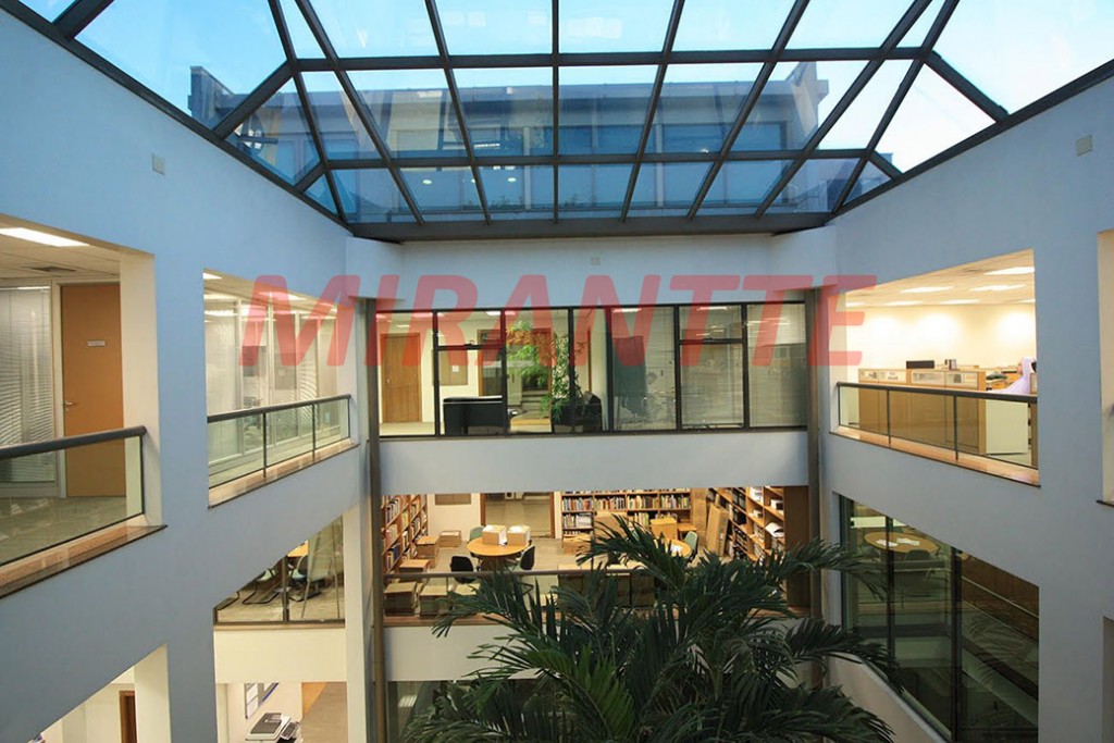 Comercial de 2301m² em Vila Hamburguesa