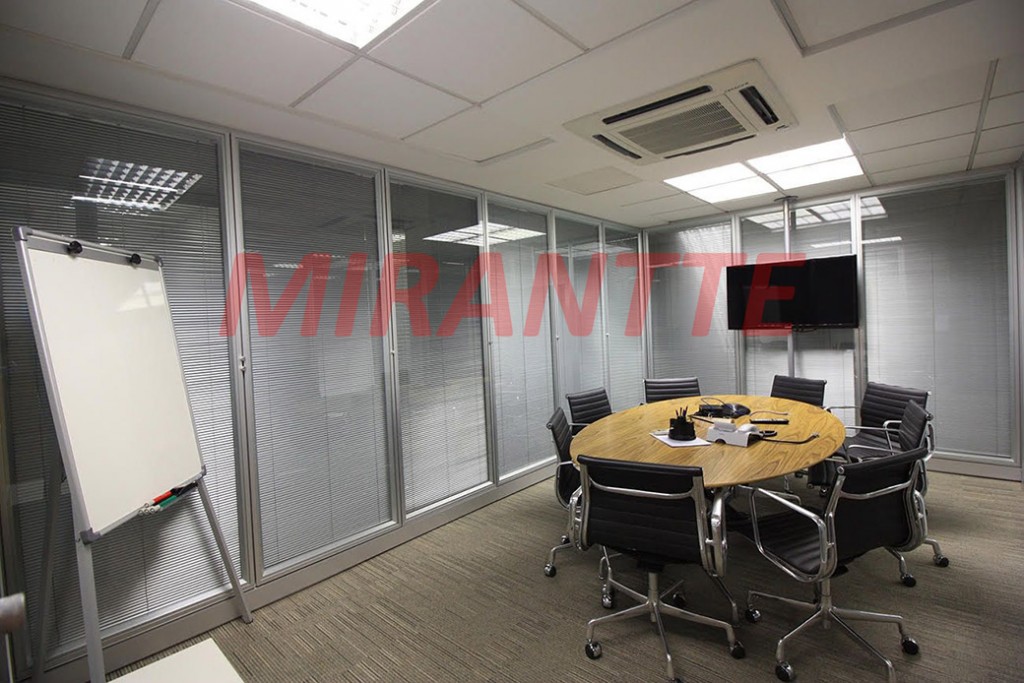 Comercial de 2301m² em Vila Hamburguesa