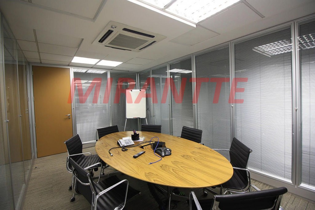 Comercial de 2301m² em Vila Hamburguesa