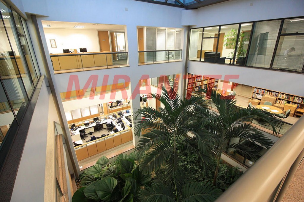 Comercial de 2301m² em Vila Hamburguesa