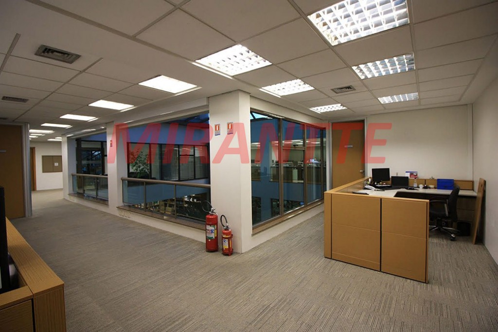 Comercial de 2301m² em Vila Hamburguesa