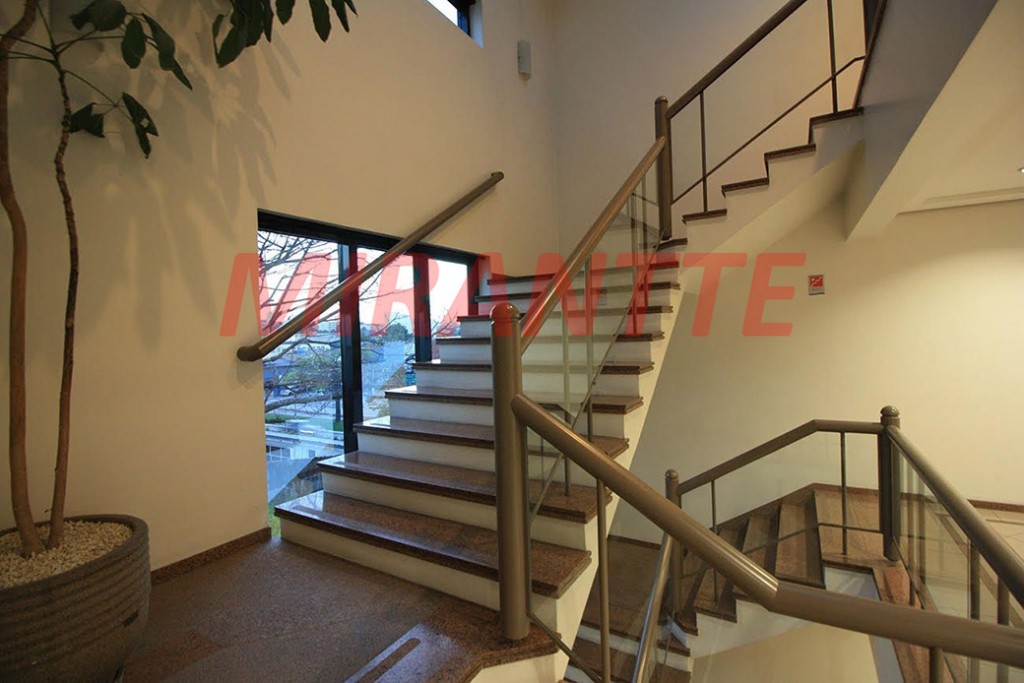 Comercial de 2301m² em Vila Hamburguesa