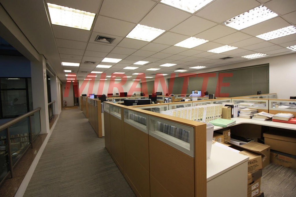 Comercial de 2301m² em Vila Hamburguesa