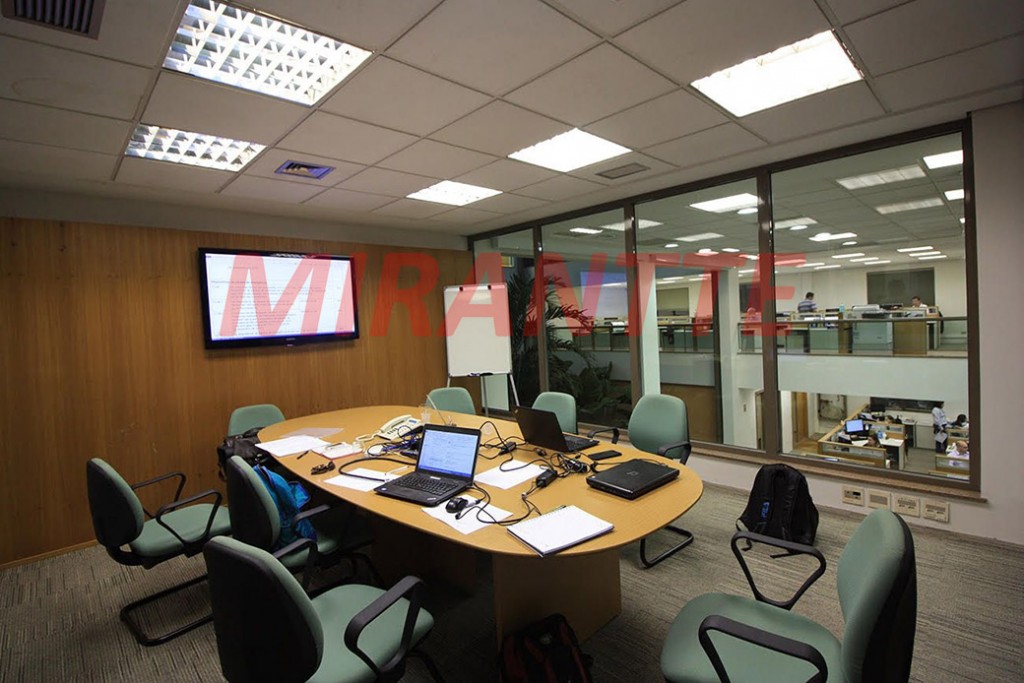 Comercial de 2301m² em Vila Hamburguesa