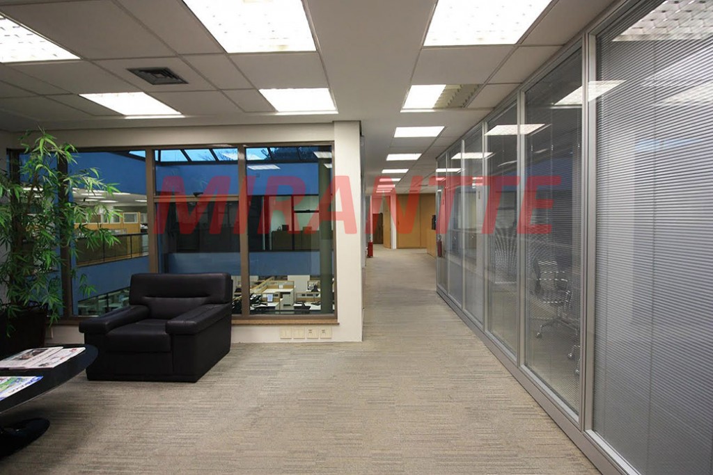 Comercial de 2301m² em Vila Hamburguesa