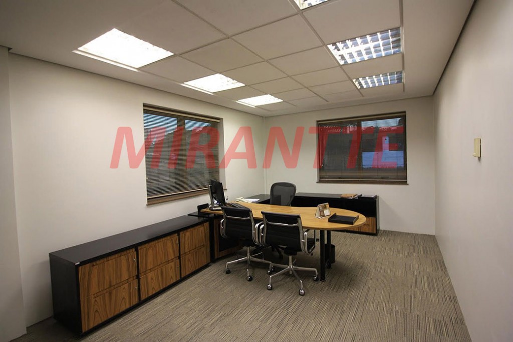 Comercial de 2301m² em Vila Hamburguesa