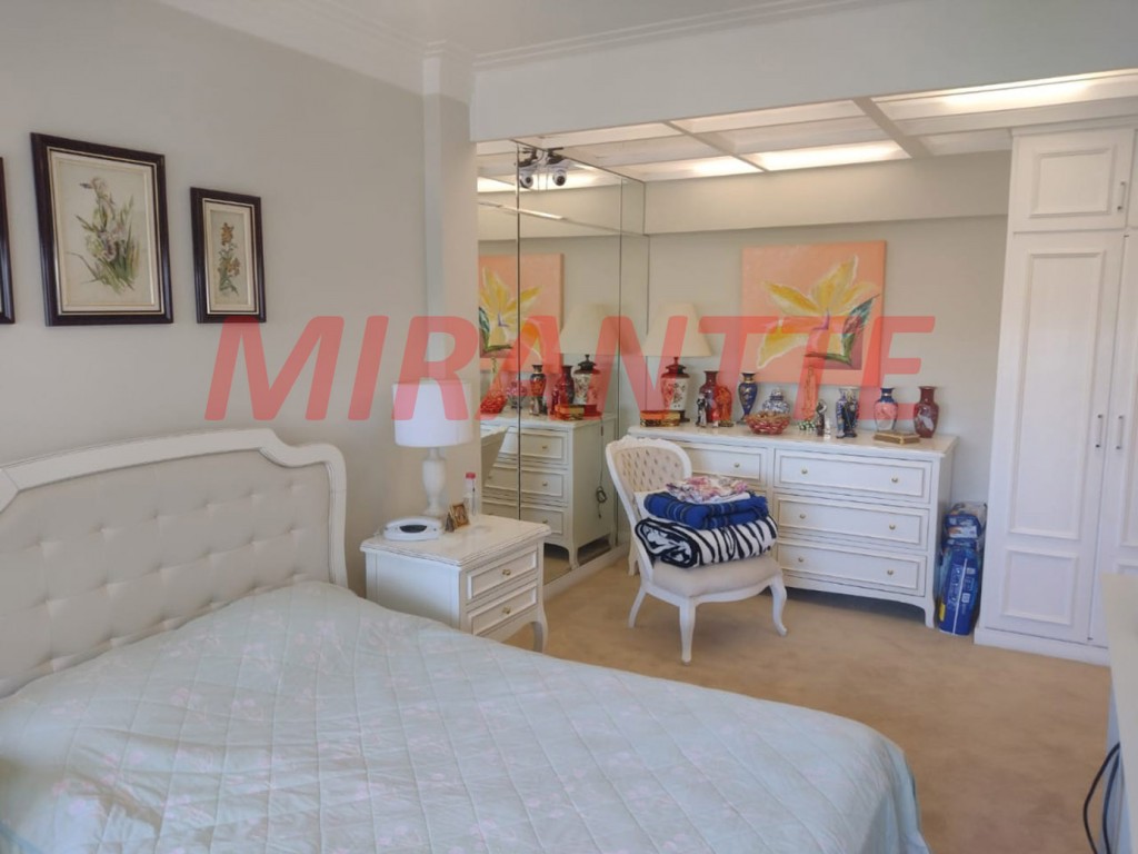 Apartamento de 210m² com 4 quartos em Água Fria