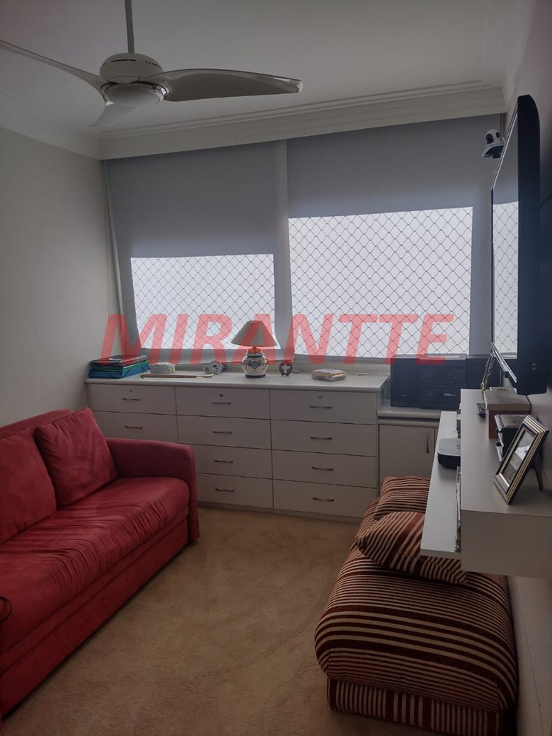 Apartamento de 210m² com 4 quartos em Água Fria