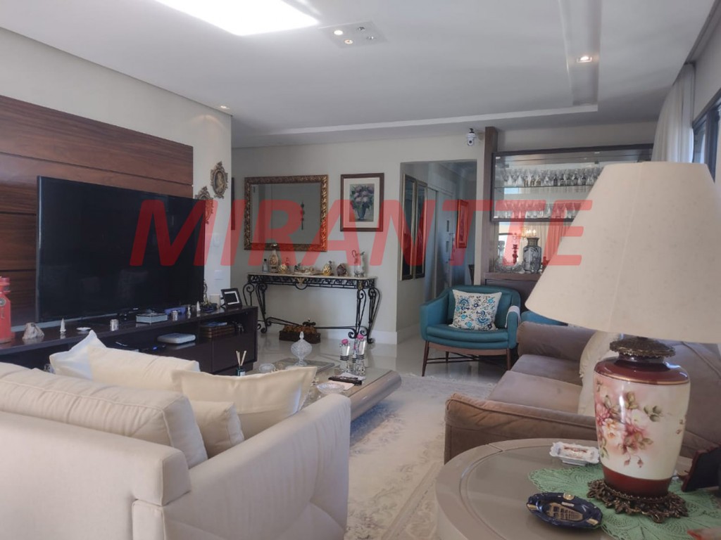 Apartamento de 210m² com 4 quartos em Água Fria