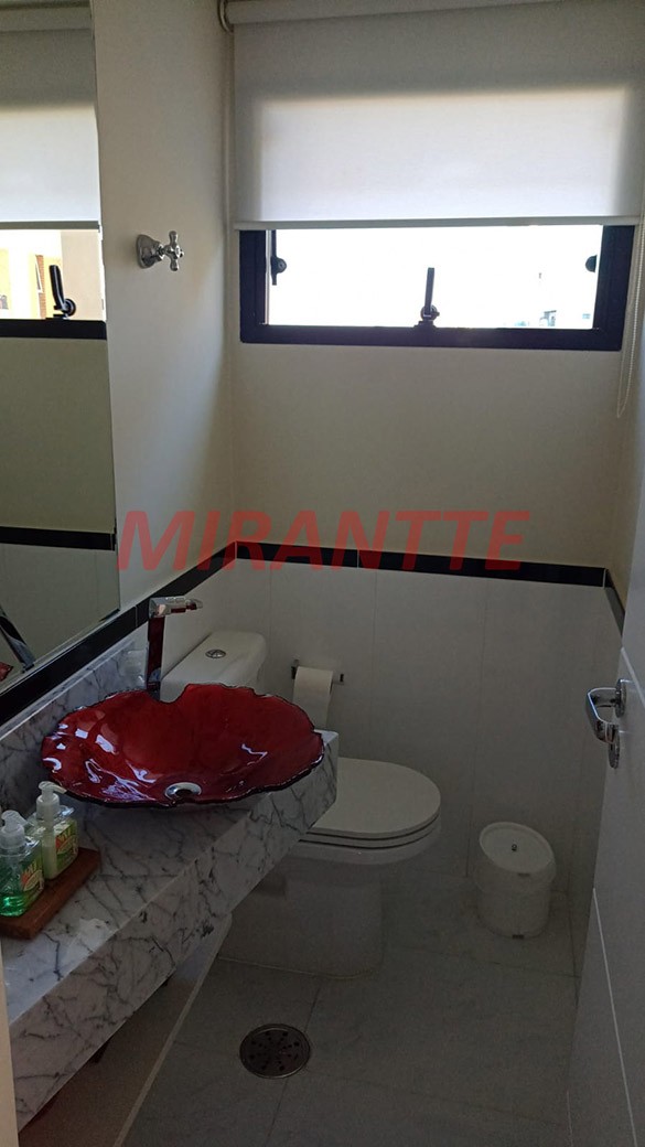 Apartamento de 210m² com 4 quartos em Água Fria