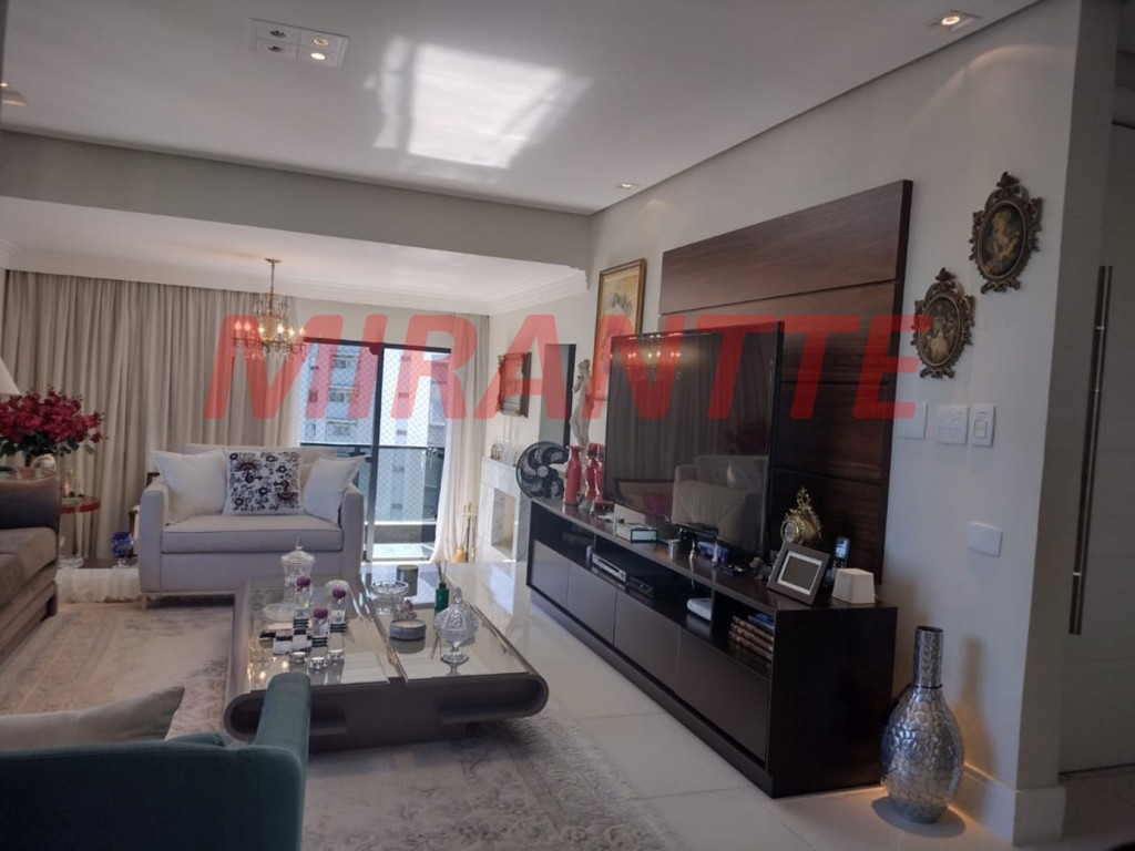 Apartamento de 210m² com 4 quartos em Água Fria