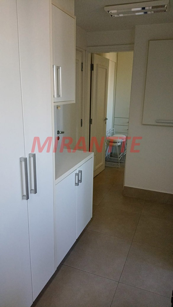 Apartamento de 210m² com 4 quartos em Água Fria