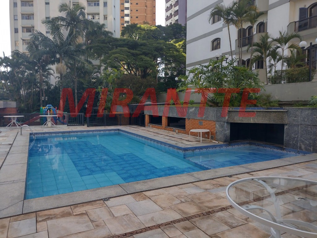Apartamento de 210m² com 4 quartos em Água Fria