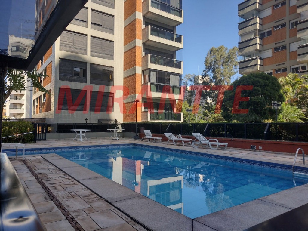 Apartamento de 210m² com 4 quartos em Água Fria