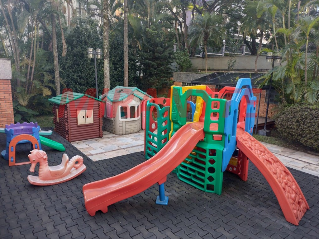 Apartamento de 210m² com 4 quartos em Água Fria