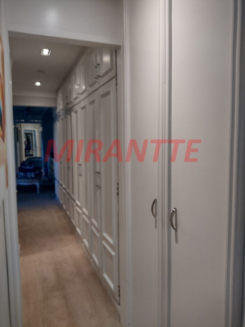 Apartamento de 210m² com 4 quartos em Água Fria
