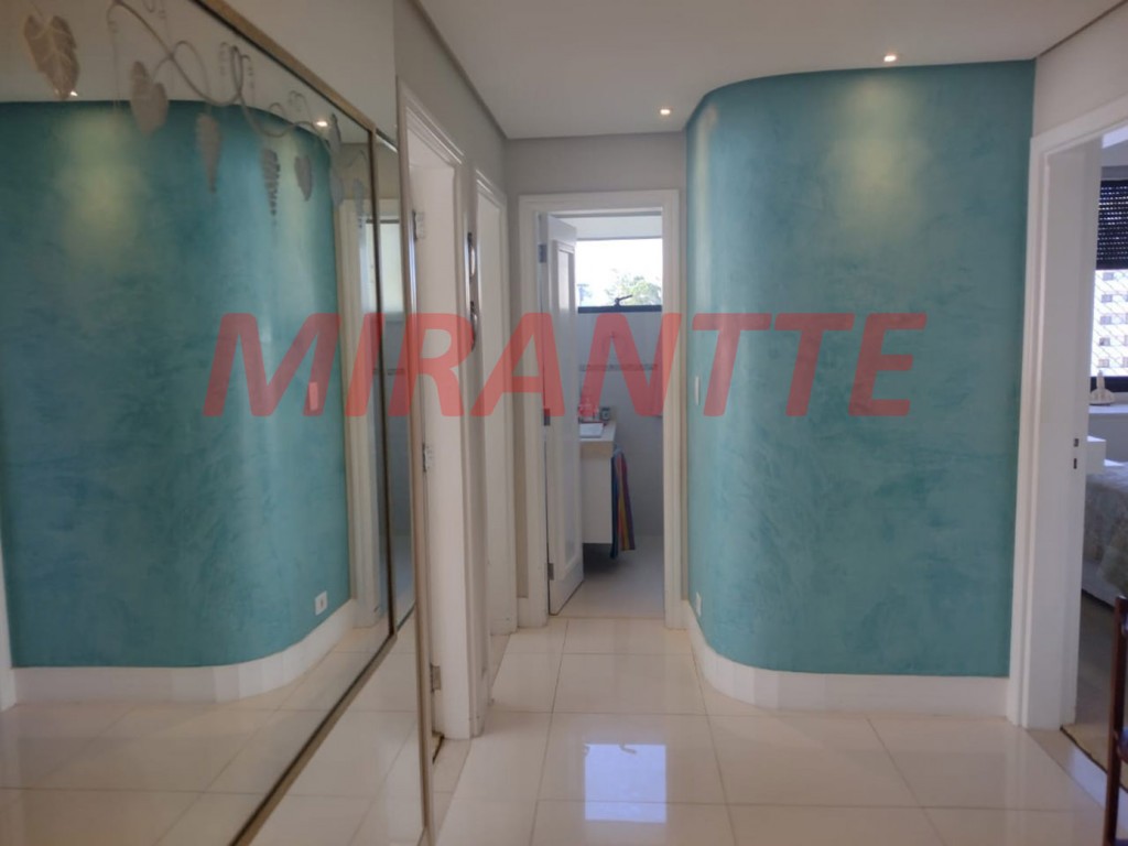 Apartamento de 210m² com 4 quartos em Água Fria