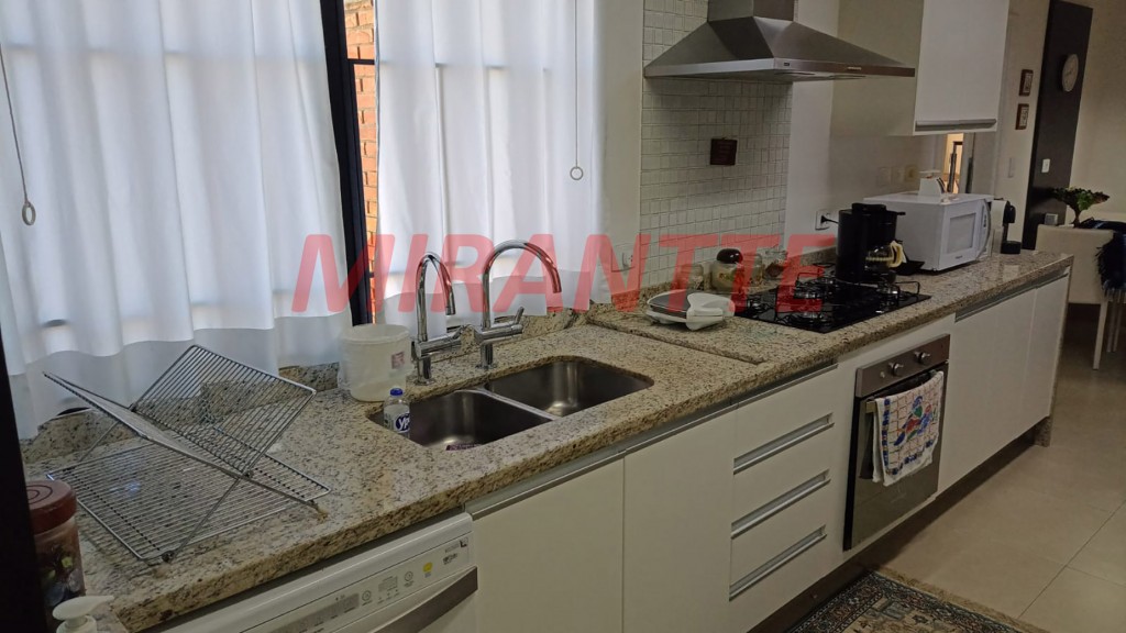 Apartamento de 210m² com 4 quartos em Água Fria