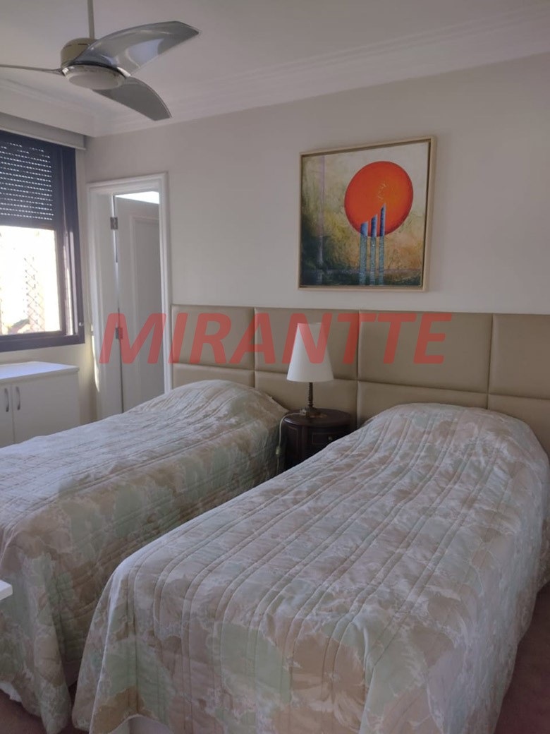 Apartamento de 210m² com 4 quartos em Água Fria