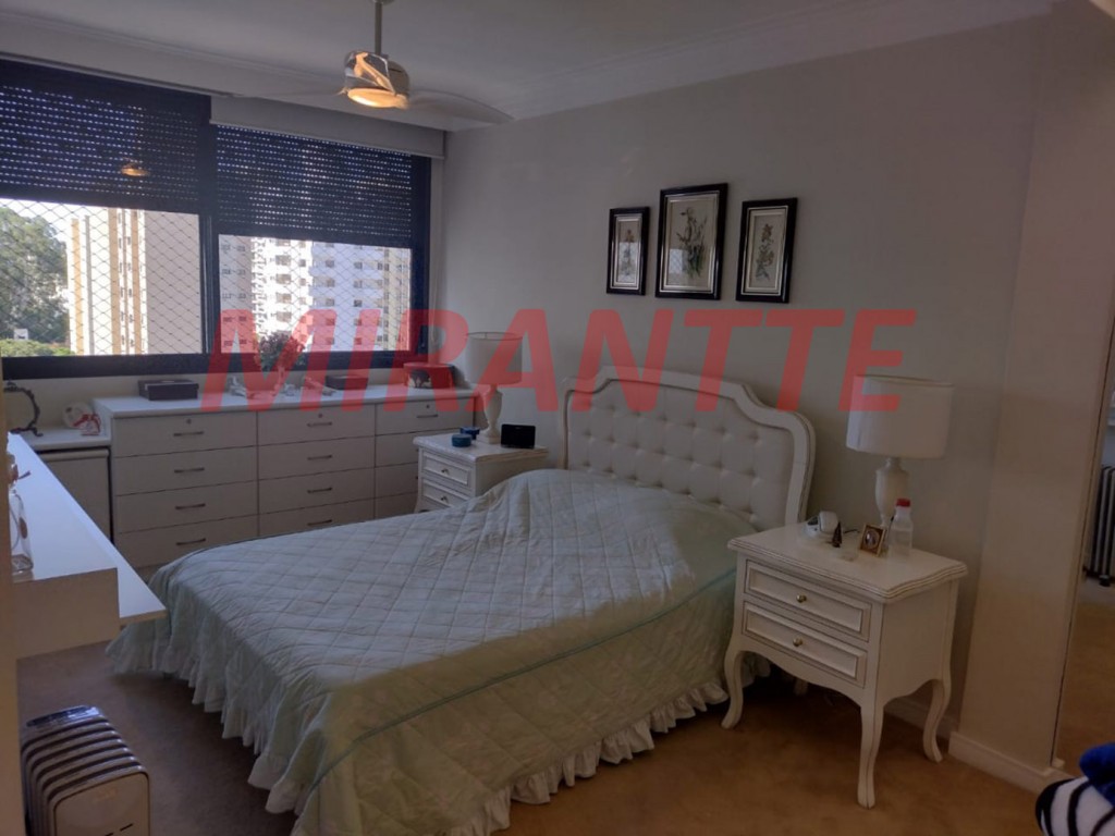 Apartamento de 210m² com 4 quartos em Água Fria