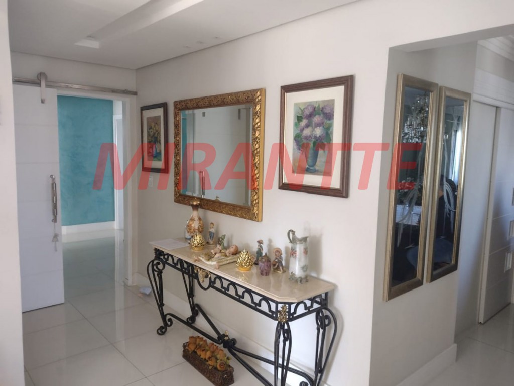 Apartamento de 210m² com 4 quartos em Água Fria