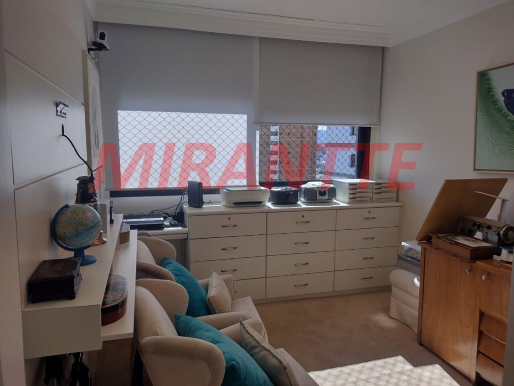 Apartamento de 210m² com 4 quartos em Água Fria