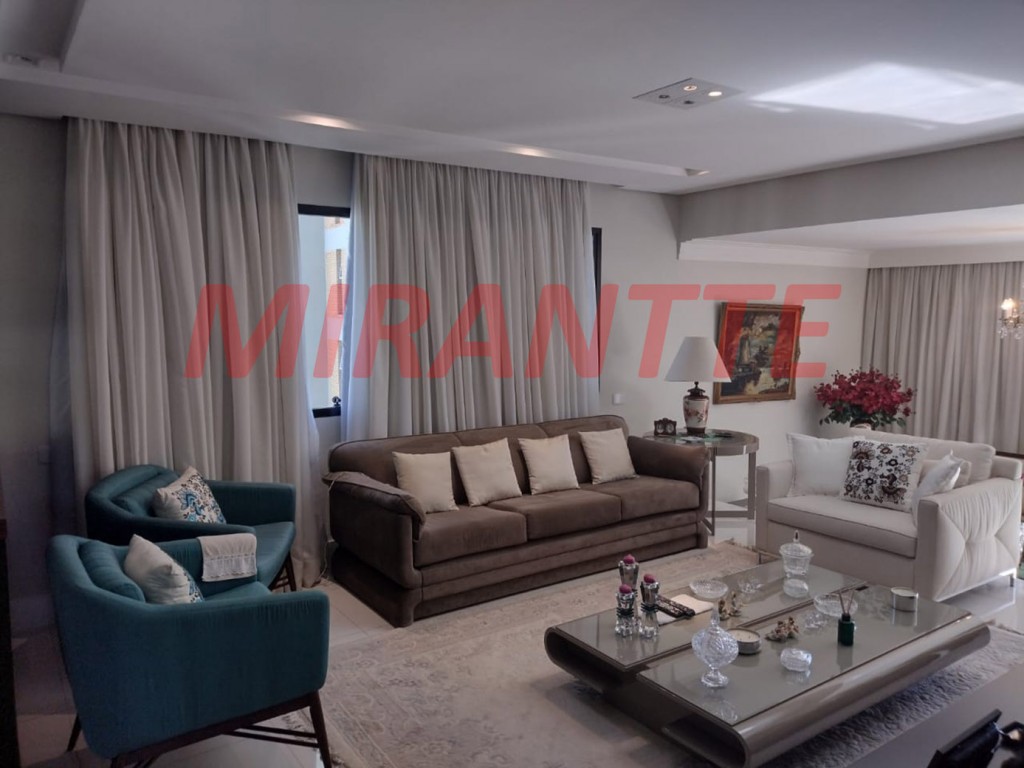 Apartamento de 210m² com 4 quartos em Água Fria