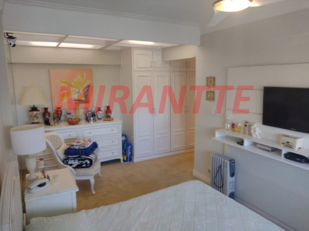Apartamento de 210m² com 4 quartos em Água Fria