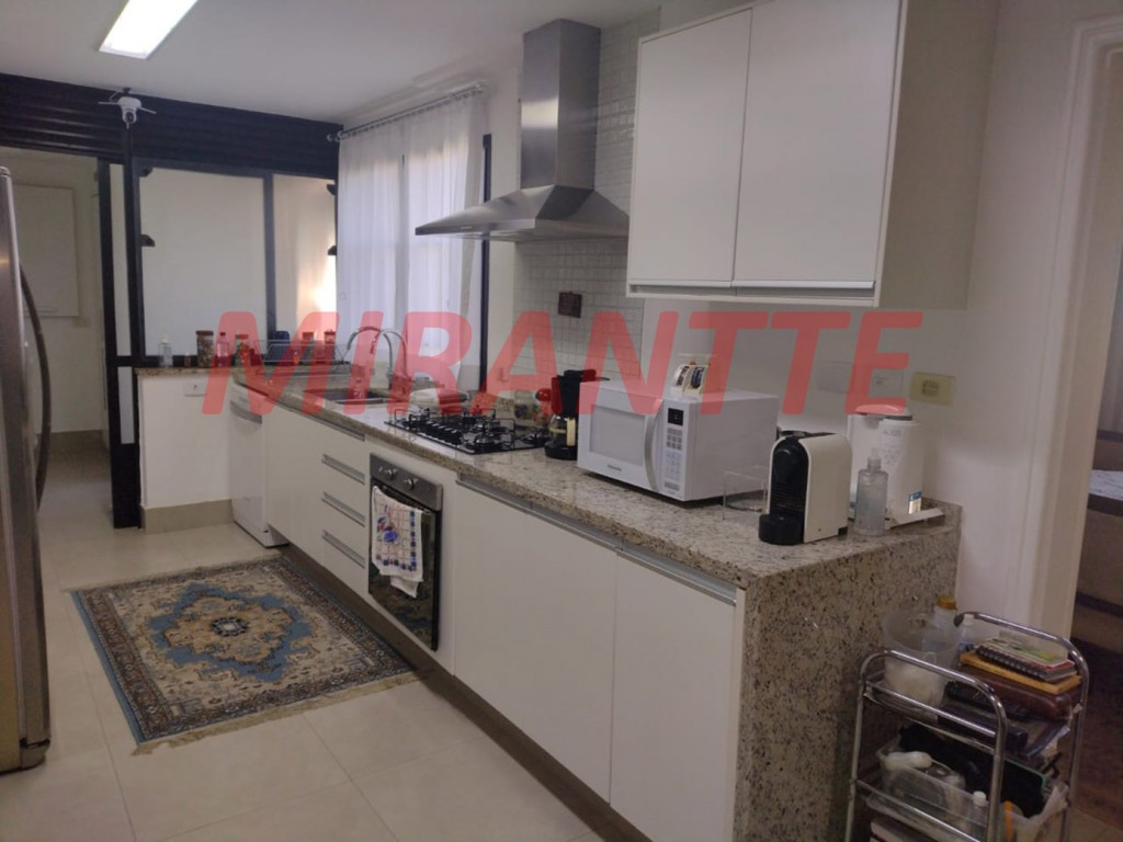 Apartamento de 210m² com 4 quartos em Água Fria