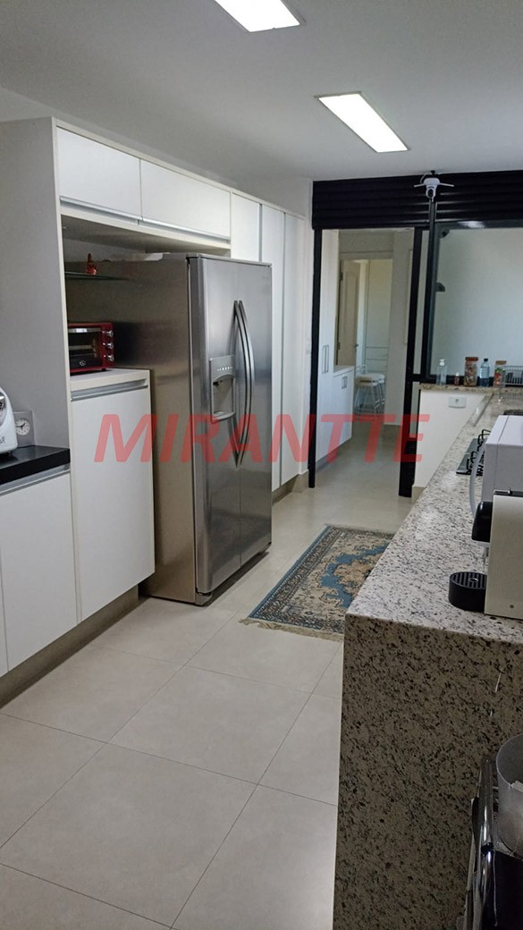 Apartamento de 210m² com 4 quartos em Água Fria