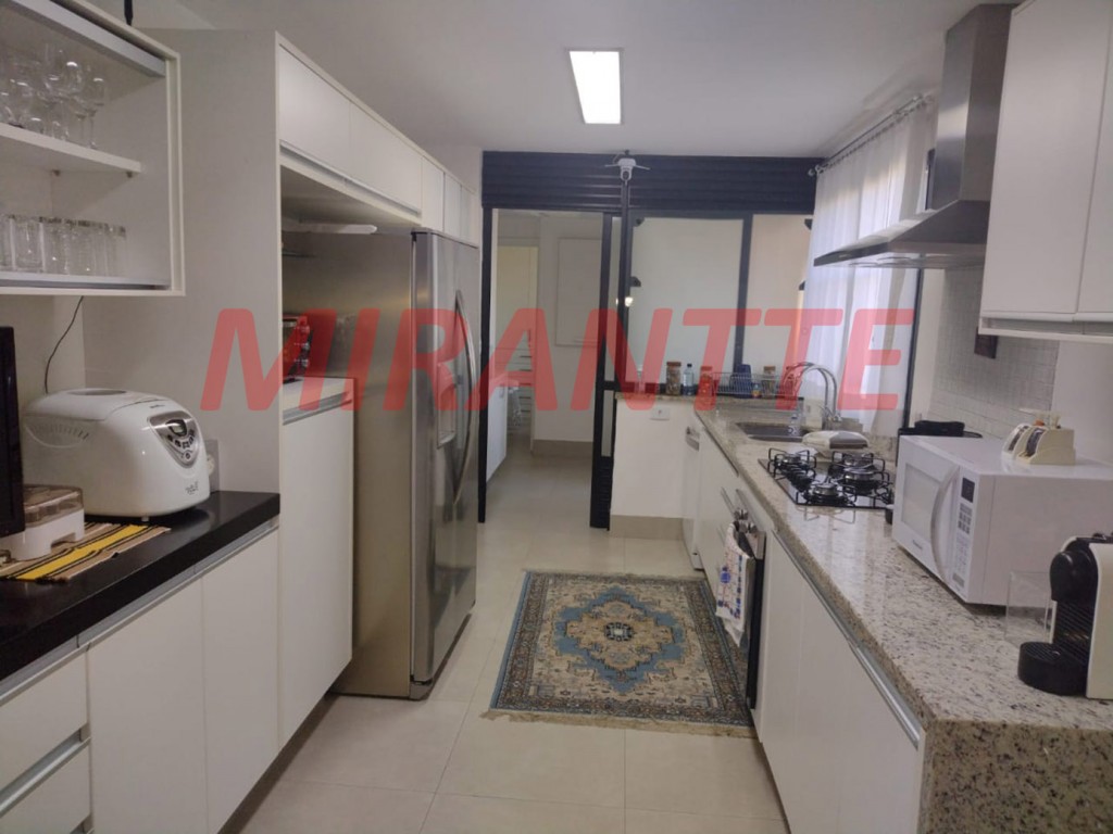 Apartamento de 210m² com 4 quartos em Água Fria