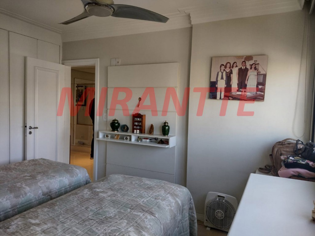Apartamento de 210m² com 4 quartos em Água Fria