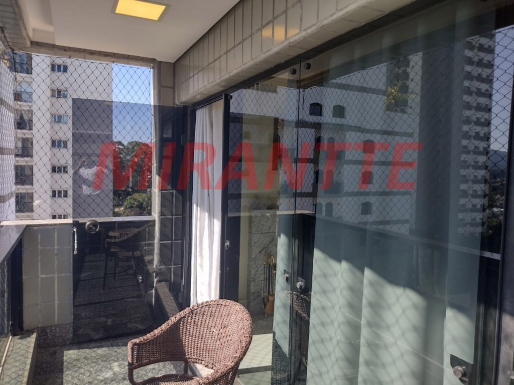 Apartamento de 210m² com 4 quartos em Água Fria