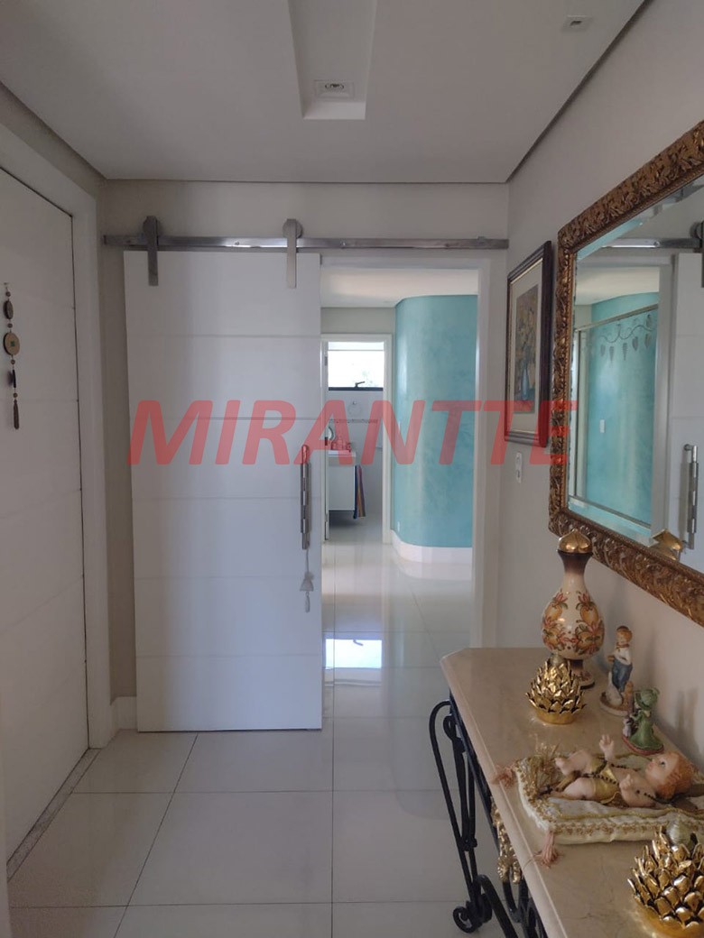 Apartamento de 210m² com 4 quartos em Água Fria