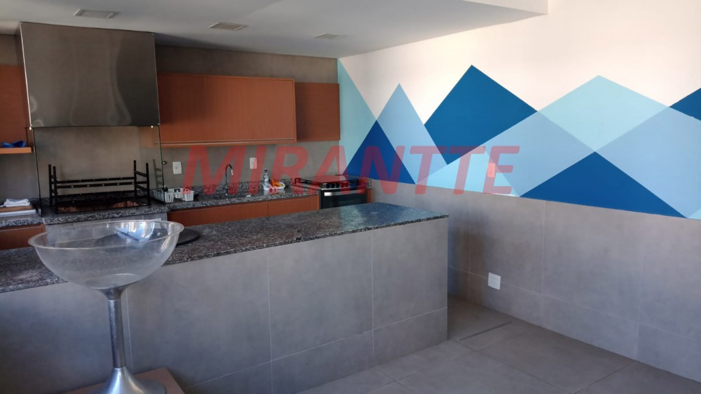 Apartamento de 210m² com 4 quartos em Água Fria