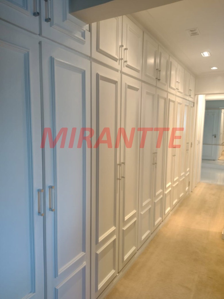 Apartamento de 210m² com 4 quartos em Água Fria