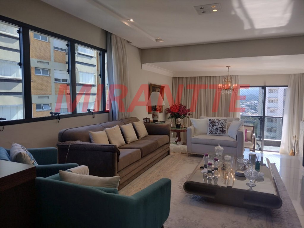 Apartamento de 210m² com 4 quartos em Água Fria
