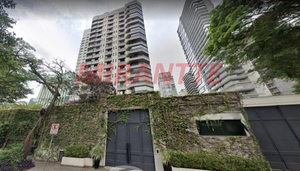 Apartamento de 220m² com 4 quartos em Itaim Bibi