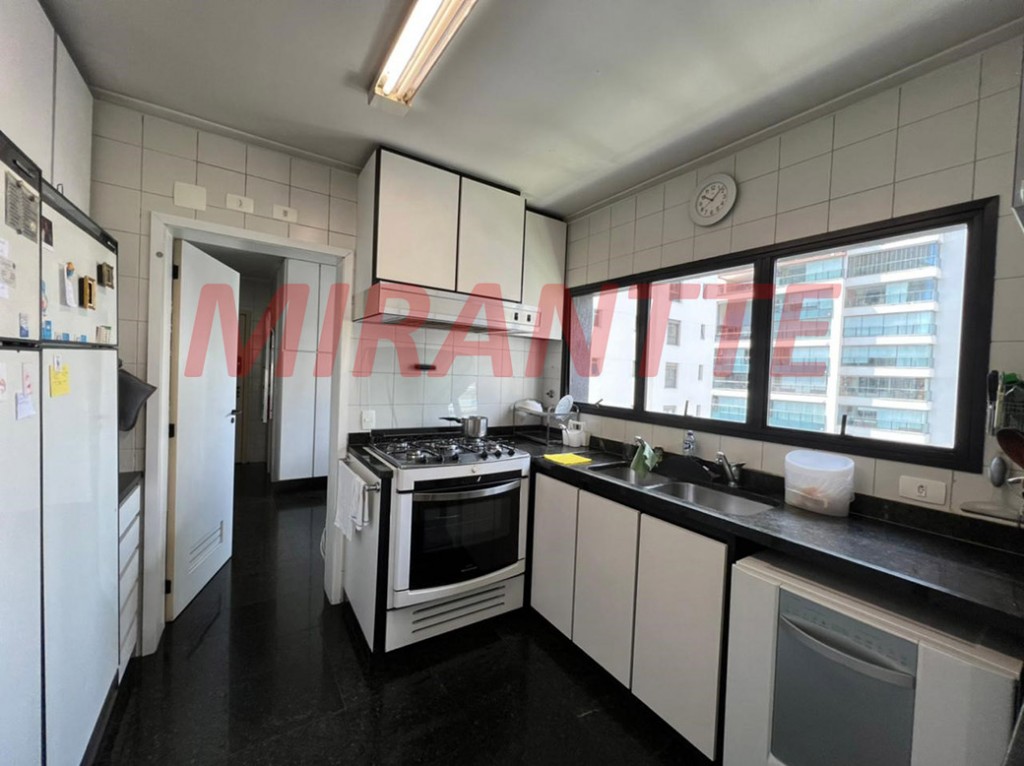 Apartamento de 220m² com 4 quartos em Itaim Bibi
