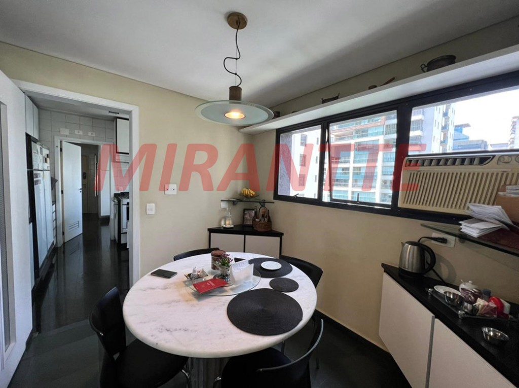 Apartamento de 220m² com 4 quartos em Itaim Bibi
