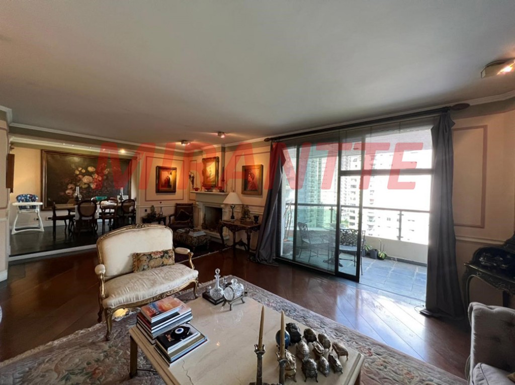 Apartamento de 220m² com 4 quartos em Itaim Bibi