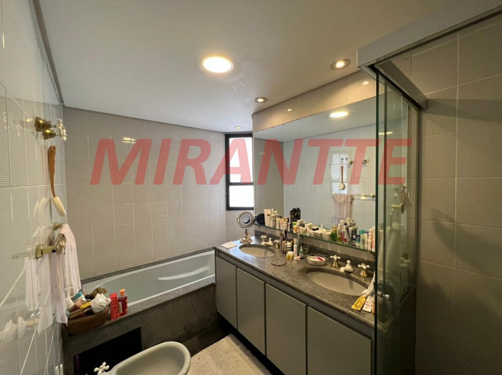 Apartamento de 220m² com 4 quartos em Itaim Bibi