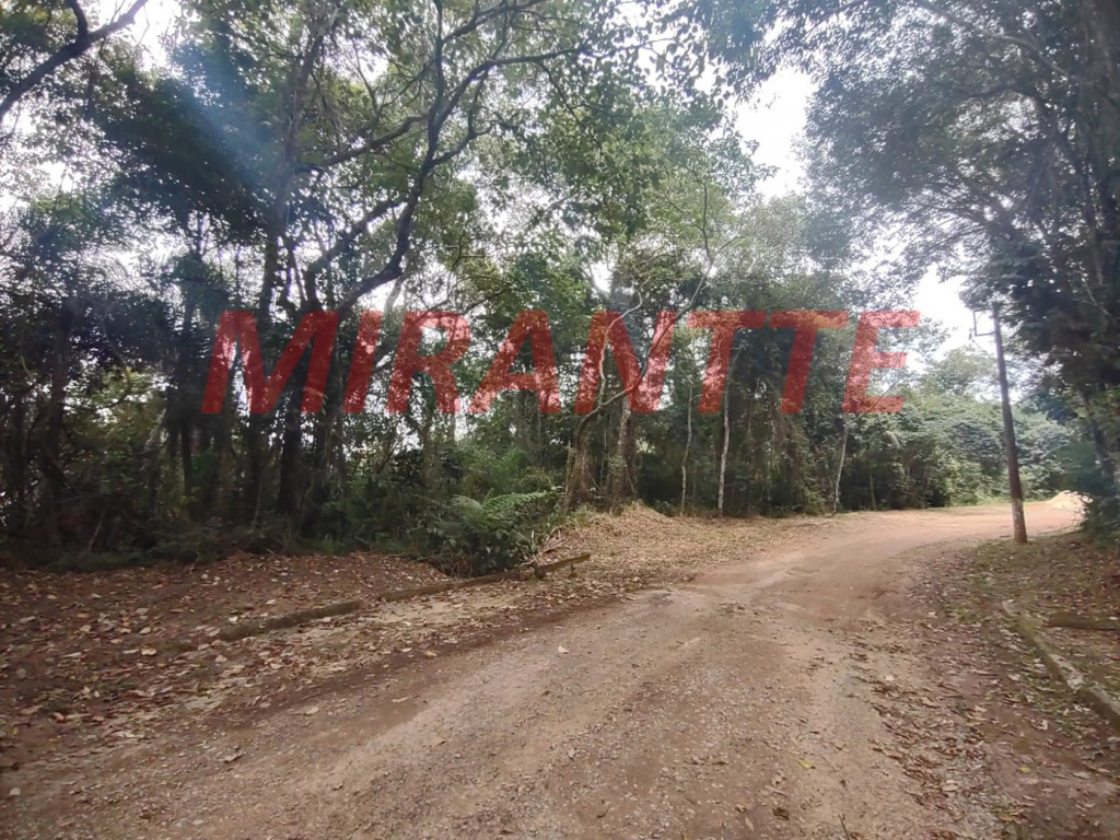 Terreno de 1.796m² em Serra Da Cantareira