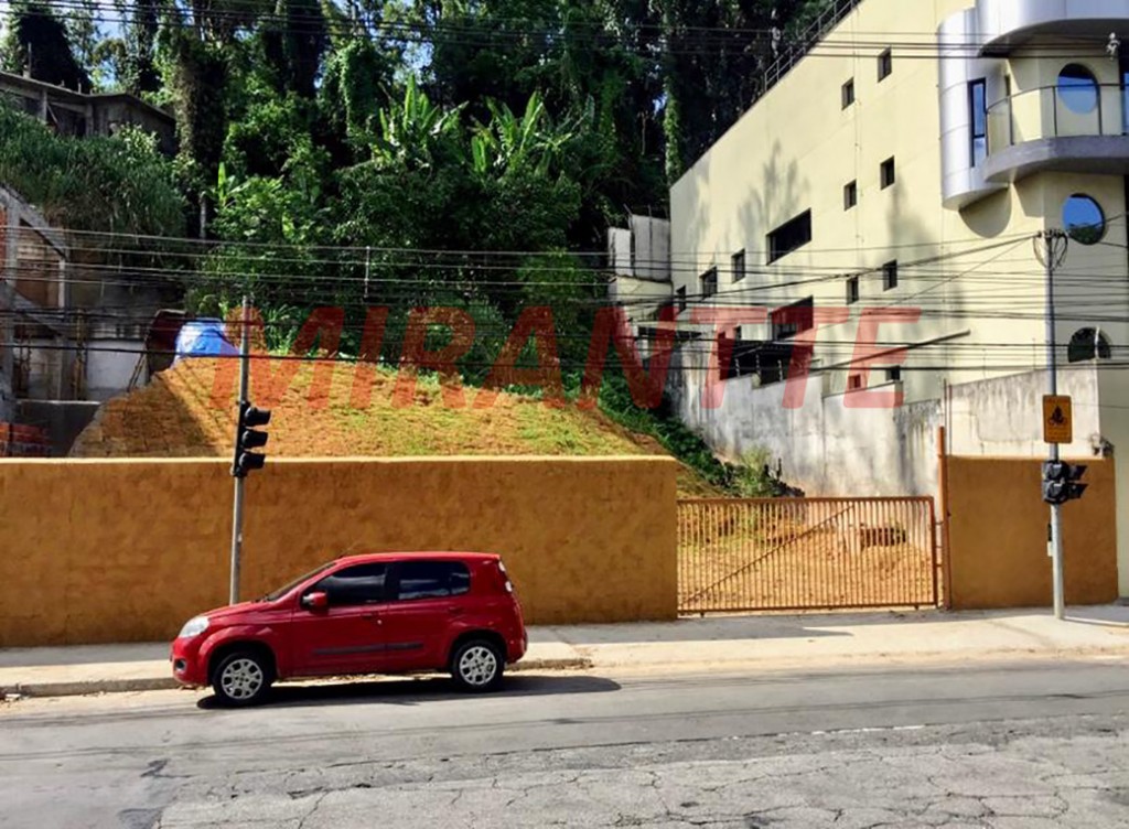 Terreno de 750m² em Santana