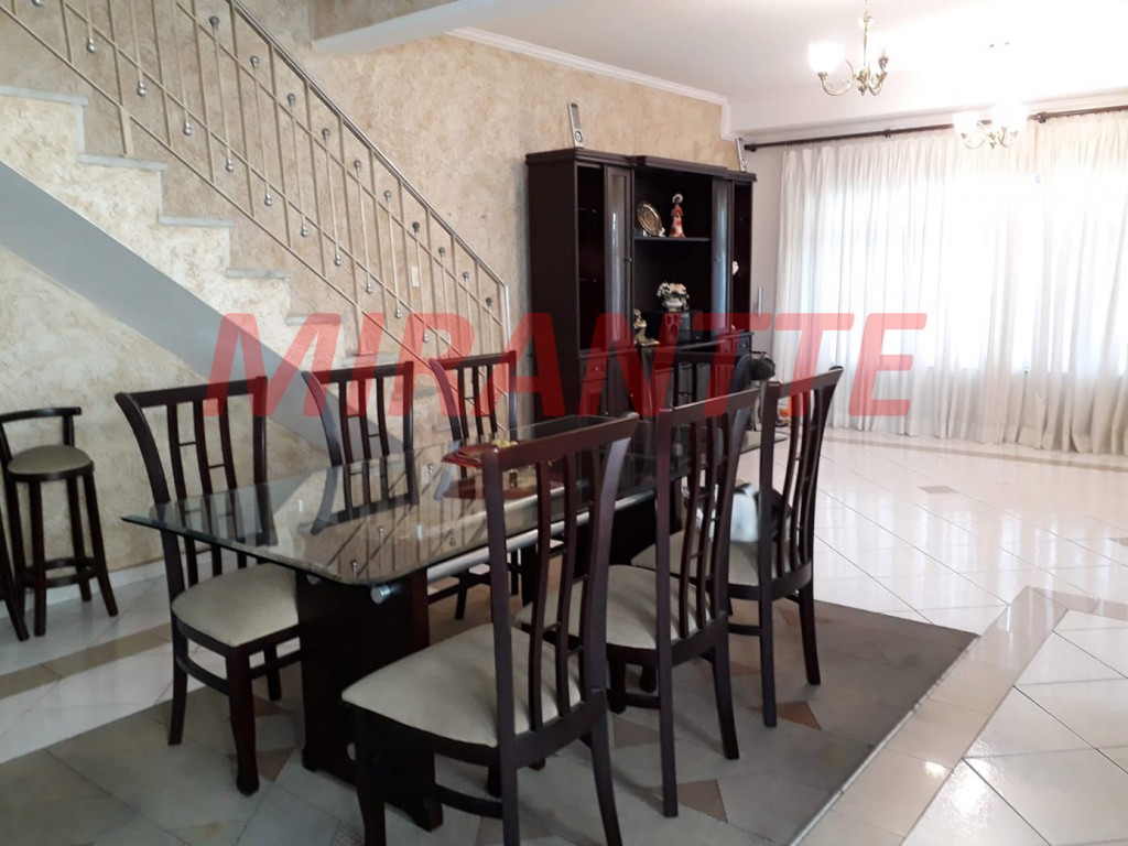 Sobrado de 181m² com 3 quartos em Vila Nova Carolina